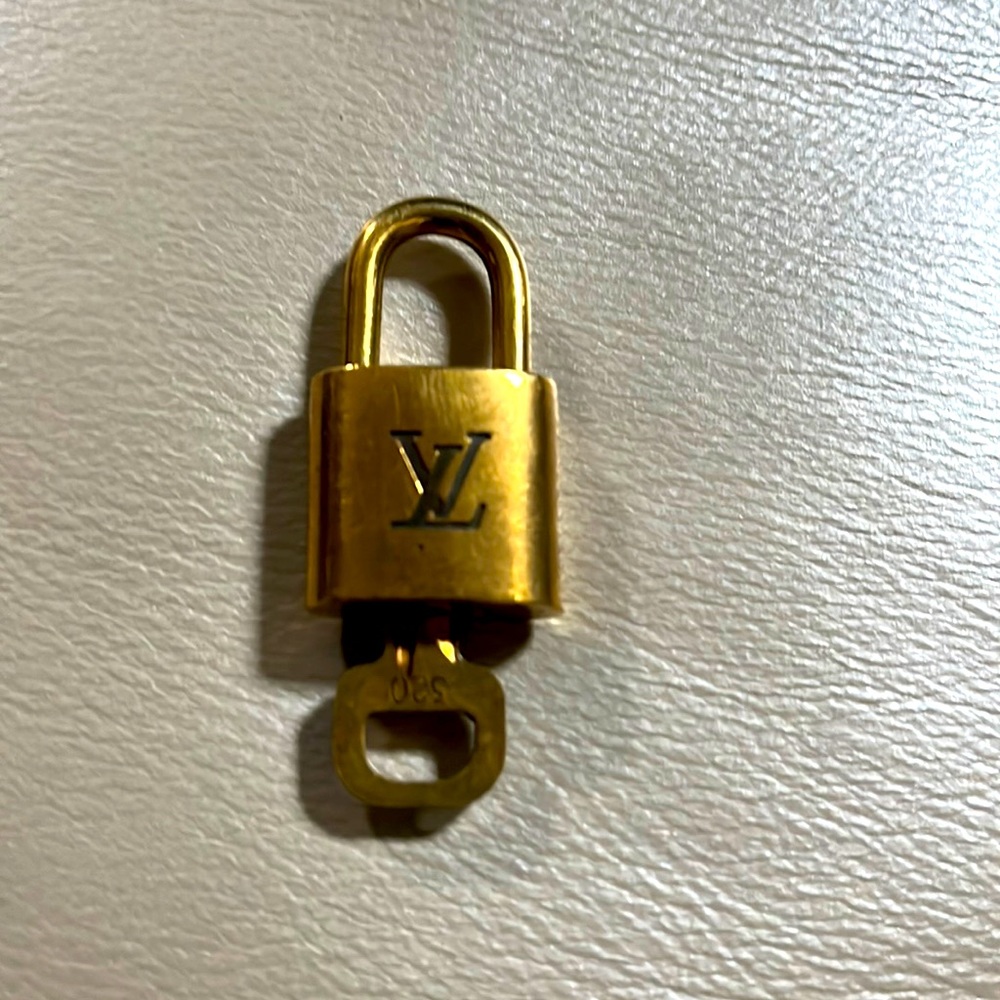 Louis Vuitton Lock and Key 🔐 #320 - Picture 4 of 6